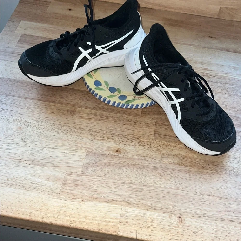 Asics Black and White Men's Running Shoes